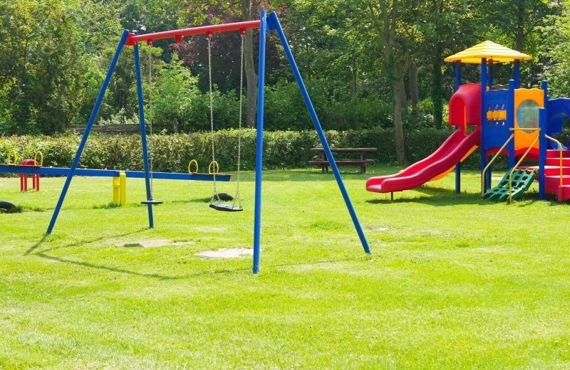 Faciliteiten bungalow huren zeeland speeltuin